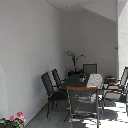 Apartman N&i Apartment *